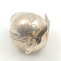 Sidabruoto metalo dėžutė “Mangas” 3×5,5×3 cm