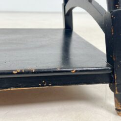 Vintažinis medinis juodos spalvos staliukas 39x58x58 cm