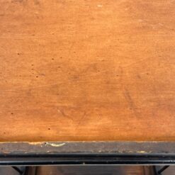 Vintažinis medinis juodos spalvos staliukas 39x58x58 cm