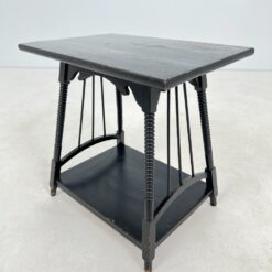 Vintažinis medinis juodos spalvos staliukas 39x58x58 cm