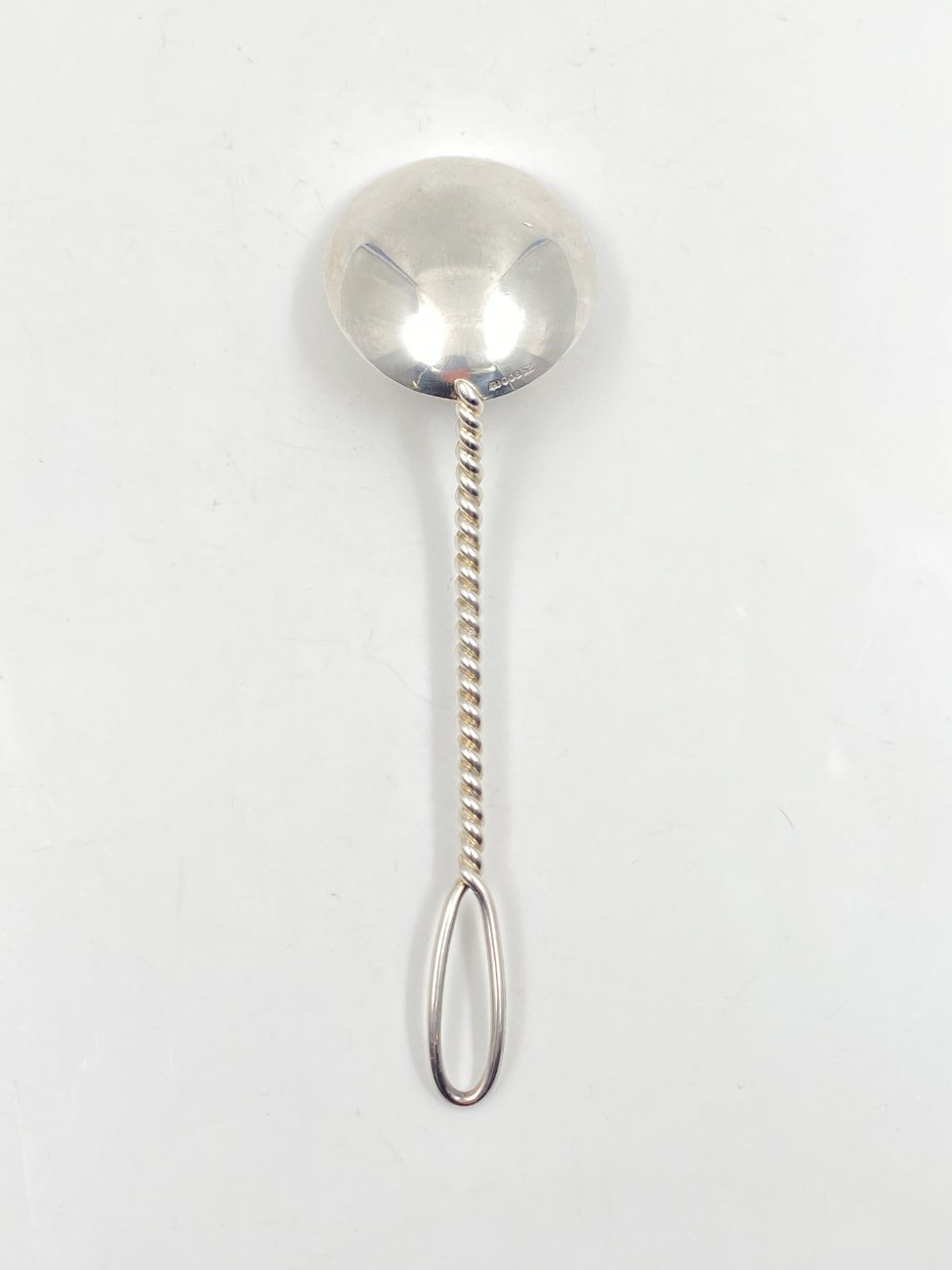 HN0683-stalo-irankiai-5 Sidabrinis šaukštas, praba 800 (1950 m., Šveicarija) 18×5,5×3,5 cm