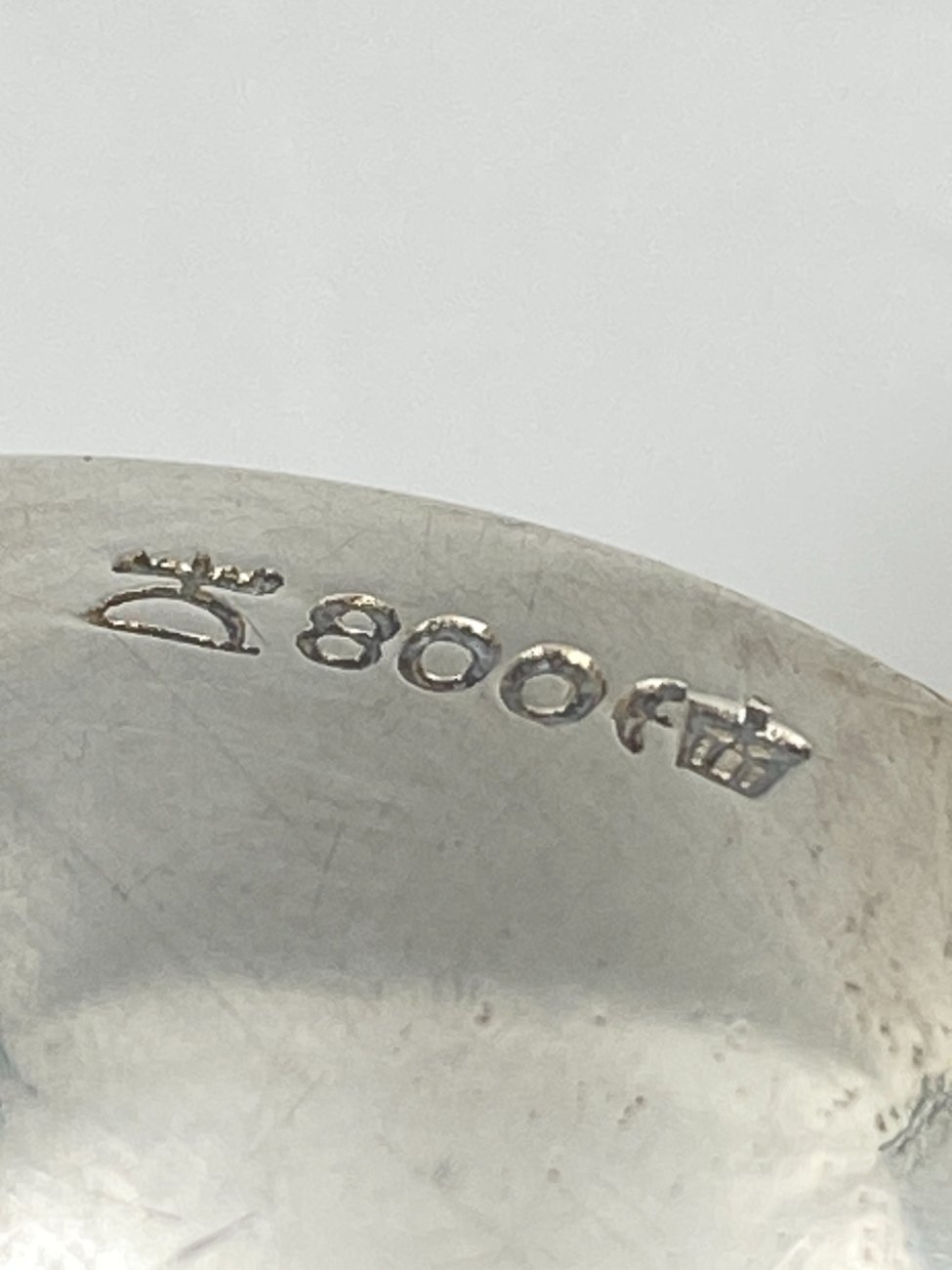 HN0683-stalo-irankiai-6 Sidabrinis šaukštas, praba 800 (1950 m., Šveicarija) 18×5,5×3,5 cm