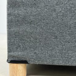 Kubo formos medžiaginis pufas – daiktadėžė medinėmis kojelėmis 38x38x38 cm