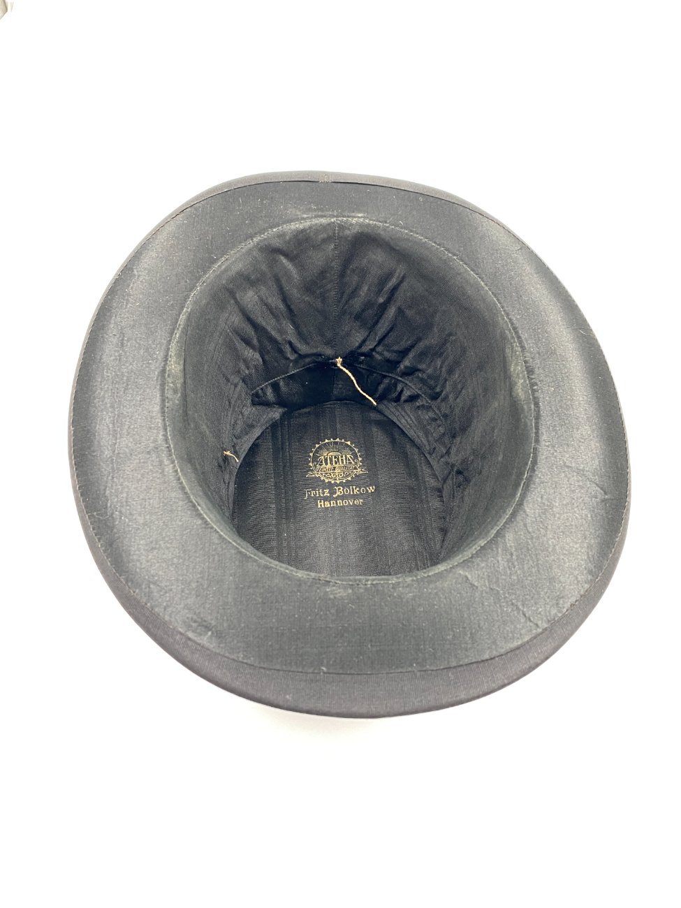 HN0731-rubai-7 Senovinė šilkinė “Fritz Bolkow Hannover” rankų darbo cilindro formos skrybėlė (dydis 55 cm) 30x26x15 cm