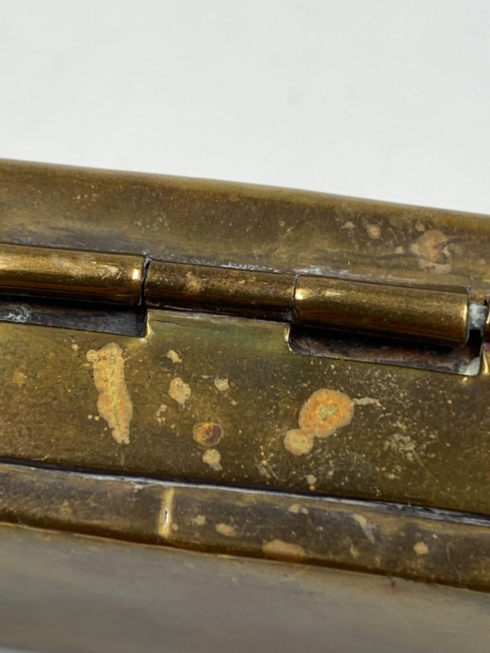 HN0740-dezutes-10 Žalvarinė dėžutė 4x7x2 cm