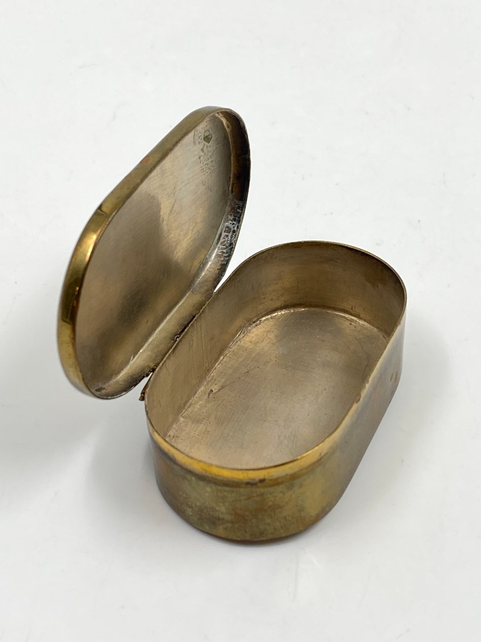 HN0740-dezutes-7 Žalvarinė dėžutė 4x7x2 cm