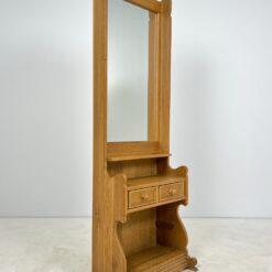 Ąžuolinis prieškambaris su veidrodžiu 35x67x197 cm