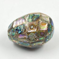 Dekoratyvinis kiaušinis iš perlamutro mozaikos 4x4x5,5 cm