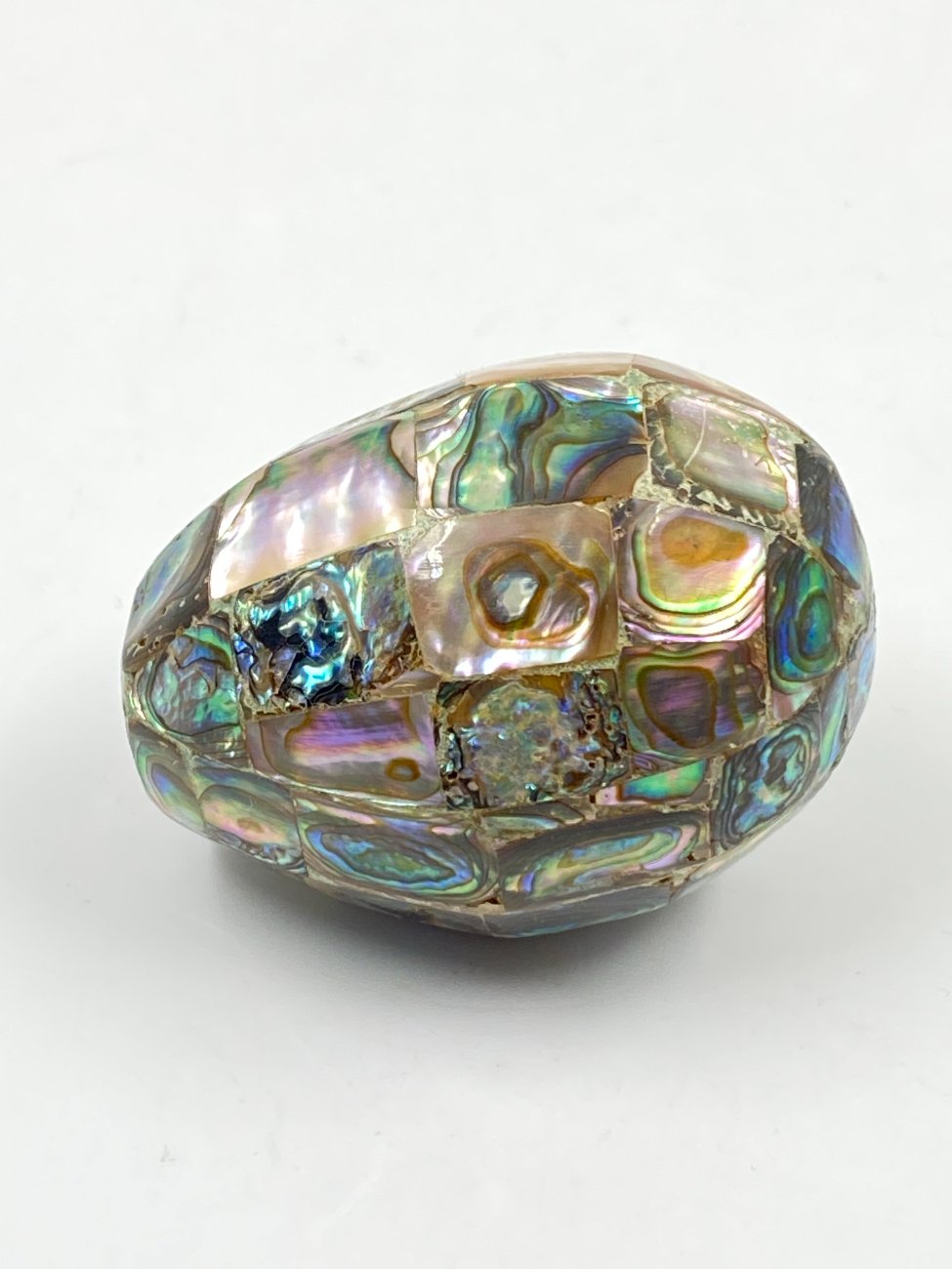 HN0767-interjero-ir-apdailos-detales-3 Dekoratyvinis kiaušinis iš perlamutro mozaikos 4x4x5,5 cm