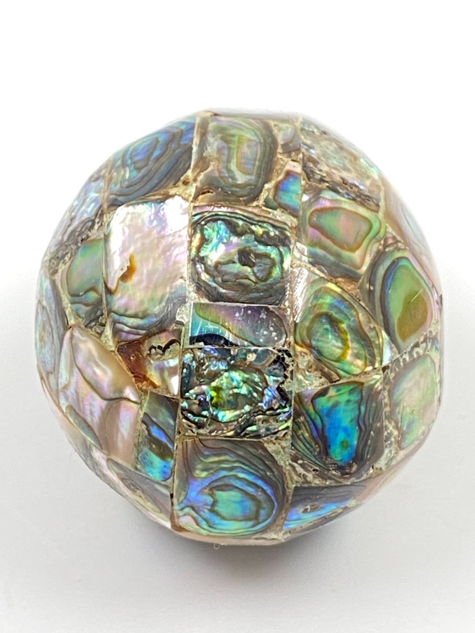 HN0767-interjero-ir-apdailos-detales-5 Dekoratyvinis kiaušinis iš perlamutro mozaikos 4x4x5,5 cm