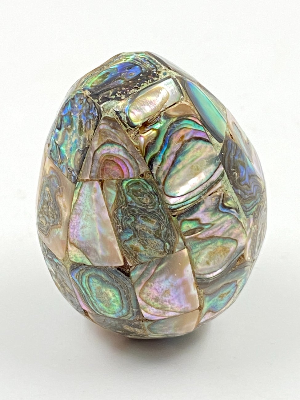 HN0767-interjero-ir-apdailos-detales-7 Dekoratyvinis kiaušinis iš perlamutro mozaikos 4x4x5,5 cm