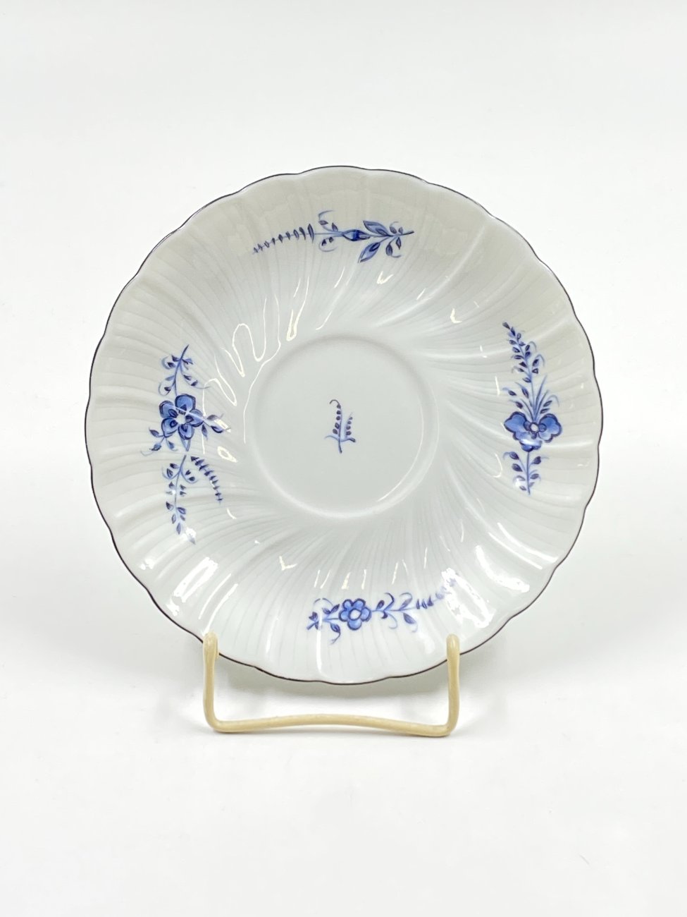 HN0777-servizu-dalys-1 Porcelianinė L. Bernardaud & Co Limoges “Brindille” lėkštė 15x15x2 cm