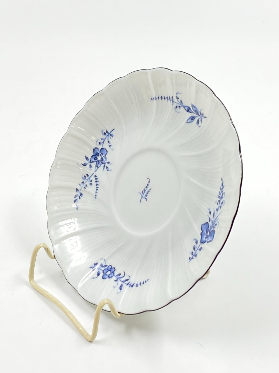 HN0777-servizu-dalys-3 Porcelianinė L. Bernardaud & Co Limoges “Brindille” lėkštė 15x15x2 cm