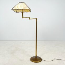 Reguliuojamas žalvario šviestuvas stiklo gaubtu 36×36(+30)x128(+42) cm