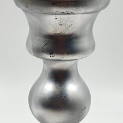 Sidabro spalvos stiklinė žvakidė 13x13x36,5 cm