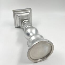 Sidabro spalvos stiklinė žvakidė 13x13x36,5 cm