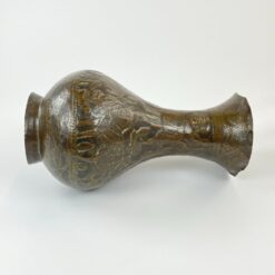 Senovinė žalvarinė vaza su gyvūnų ir augalų motyvais 20x20x34 cm