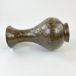 Senovinė žalvarinė vaza su gyvūnų ir augalų motyvais 20x20x34 cm