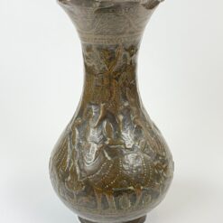 Senovinė žalvarinė vaza su gyvūnų ir augalų motyvais 20x20x34 cm