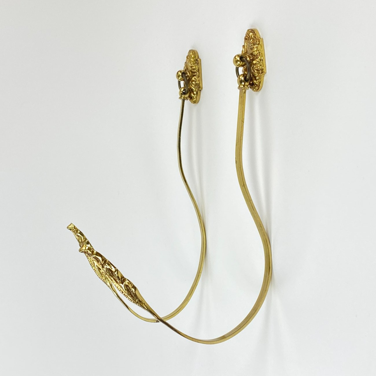 CE0487-kabliukai-0 Žalvariniai užuolaidų kabliukai 2 vnt. komplektas 20x3x32 cm