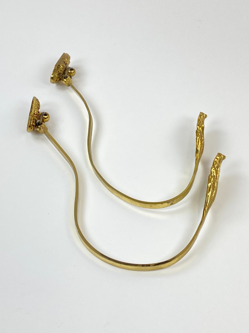 CE0487-kabliukai-7 Žalvariniai užuolaidų kabliukai 2 vnt. komplektas 20x3x32 cm