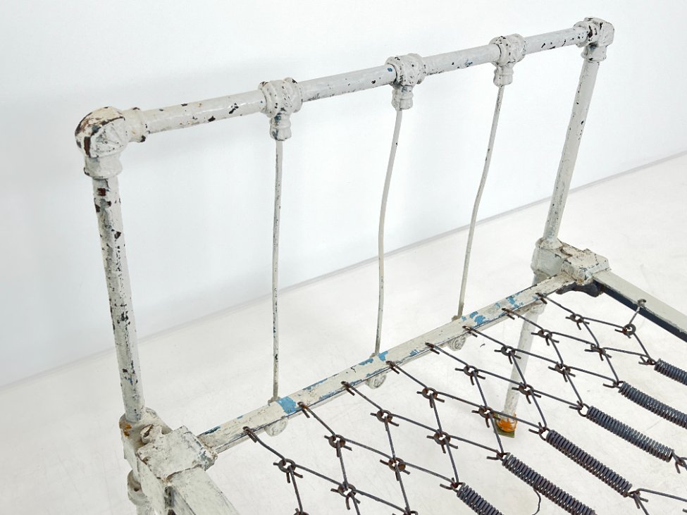 CY0337-lovos-12 Senovinė metalinė viengulė lova 195x83x85 cm