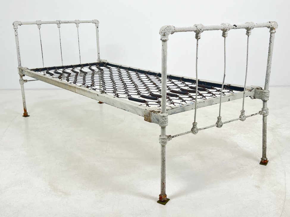 CY0337-lovos-2 Senovinė metalinė viengulė lova 195x83x85 cm