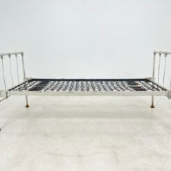 Senovinė metalinė viengulė lova 195x83x85 cm