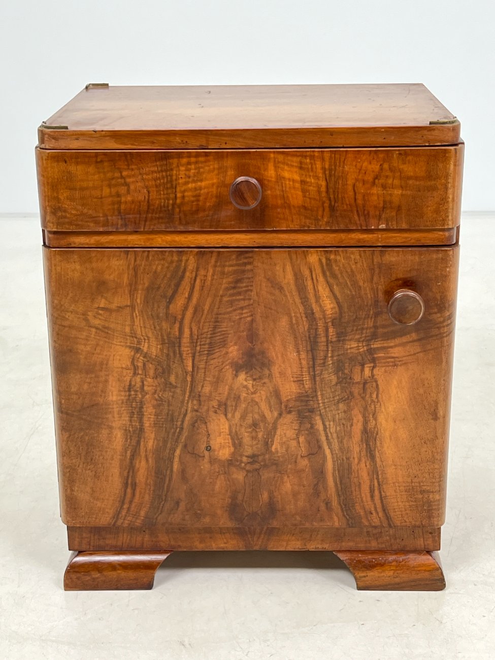 CY0341-spinteles-4 Art deco riešutmedžio spintelės 2 vnt. komplektas 41x48x58 cm