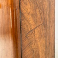 Art deco riešutmedžio komoda su lentynomis kairiajame šone 44×66,5×84 cm