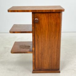 Art deco riešutmedžio komoda su lentynomis kairiajame šone 44×66,5×84 cm