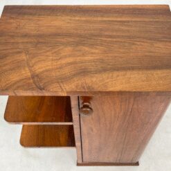 Art deco riešutmedžio komoda su lentynomis kairiajame šone 44×66,5×84 cm