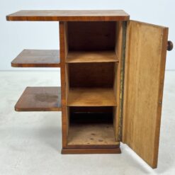 Art deco riešutmedžio komoda su lentynomis kairiajame šone 44×66,5×84 cm