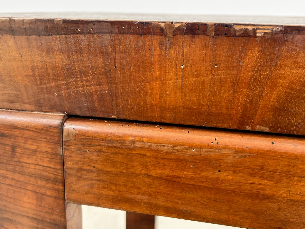 CY0343-stalai-13 Art deco riešutmedžio konsolė su stalčiumi 41×70,5×72 cm