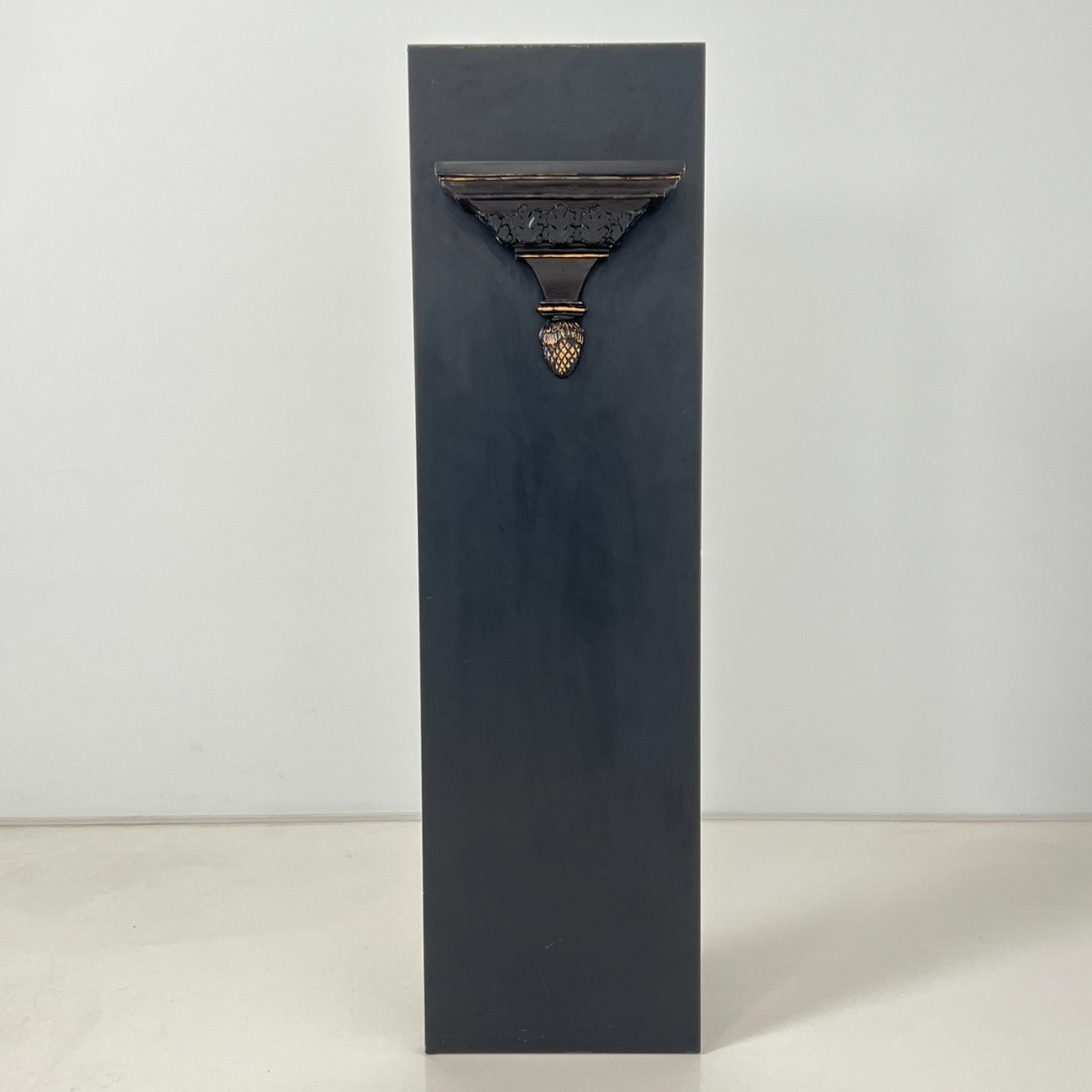 CY0348-stalai-0 Sieninė klijuojama juodos spalvos konsolė 13x31x110,5 cm