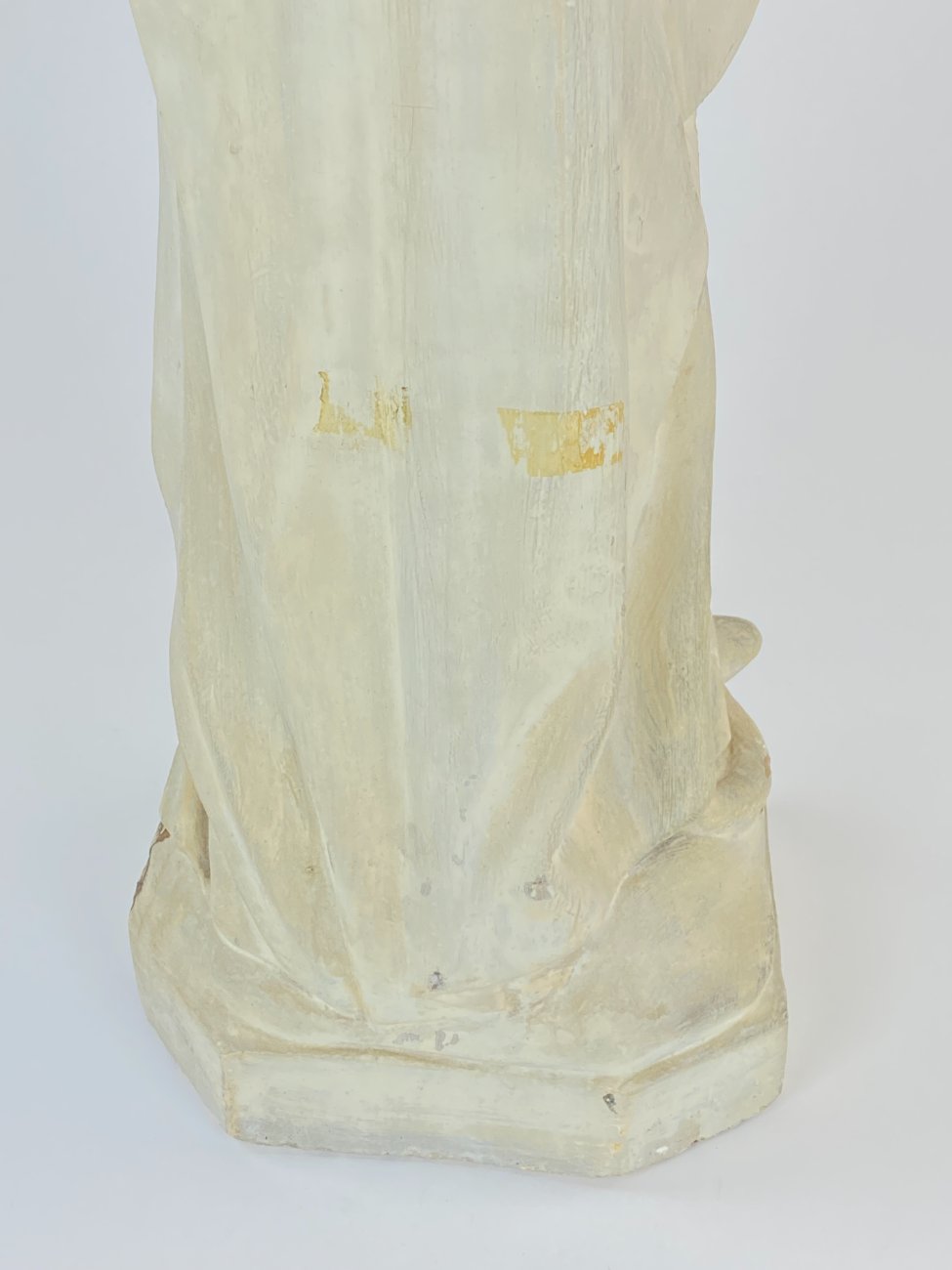 DL0390-religines-skulpturos-ir-paveikslai-14 Švč. Mergelės Marijos su Kūdikėliu Jėzumi statula iš gipso 17x20x64,5 cm