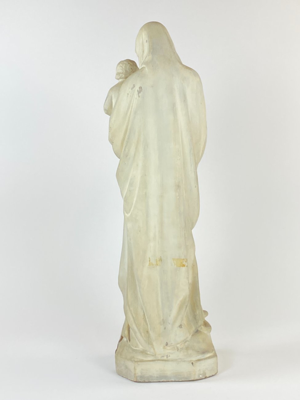 DL0390-religines-skulpturos-ir-paveikslai-6 Švč. Mergelės Marijos su Kūdikėliu Jėzumi statula iš gipso 17x20x64,5 cm