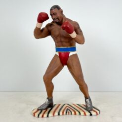 Mike Tyson statula iš plastiko ant medinio postamento 74x122x185 cm