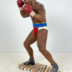 Mike Tyson statula iš plastiko ant medinio postamento 74x122x185 cm