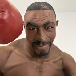 Mike Tyson statula iš plastiko ant medinio postamento 74x122x185 cm