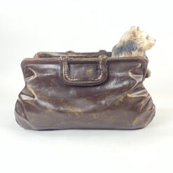 Vazonas iš polirezino “Katė rankinėje” 50x32x33 cm