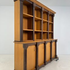 Plati ąžuolinė knygų lentyna su kolonų imitacijomis 48x215x219 cm