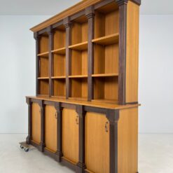 Plati ąžuolinė knygų lentyna su kolonų imitacijomis 48x215x219 cm