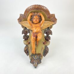 Medinė drožinėta sieninė konsolė "Angelas" 18,5x35,5x40 cm