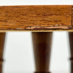 Apvalus riešutmedžio staliukas 40,5×40,5×56 cm