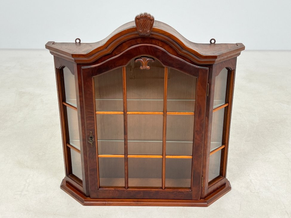 DN0028-spinteles-2 Raudonmedžio pakabinama spintelė su stiklu 18×67,5×71 cm