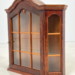 Raudonmedžio pakabinama spintelė su stiklu 18×67,5×71 cm