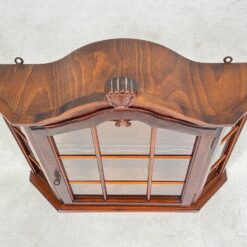 Raudonmedžio pakabinama spintelė su stiklu 18×67,5×71 cm