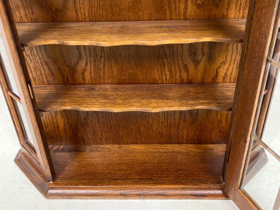 DN0030-spinteles-7 Ąžuolinė pakabinama spintelė su stiklu 17x70x66,5 cm