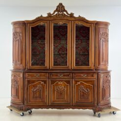 Rokoko stiliaus drožinėtas riešutmedžio dviejų dalių bufetas 49x251x239 cm